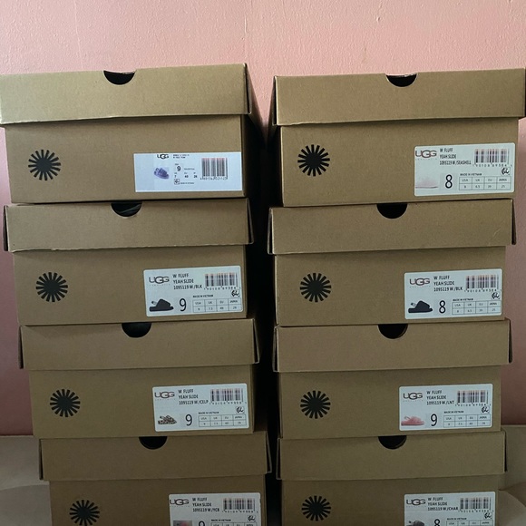 Light Pink FluffYeah Ugg Slides w/free pink mask - Picture 12 of 12